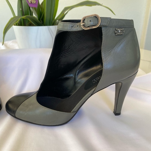 CHANEL Authentic Chanel Two-Tone Leather Heels with Ankle Strap – Size 40 - Picture 7 of 15